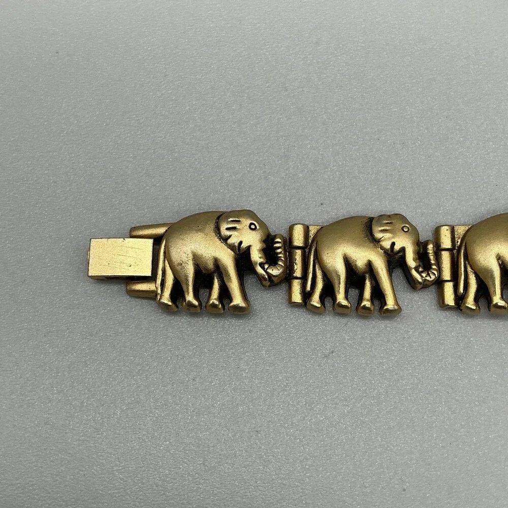 Womens Watch 31mm White Dial Gold Tone Elephant Bracelet New Battery 6.5